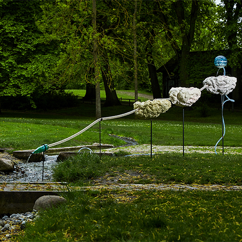 Ida Retz Wessberg, Vandkunst til Skt. Hans Kilde (2021) Bobler_Museet for Samtidskunst. Foto_Søren Malmose